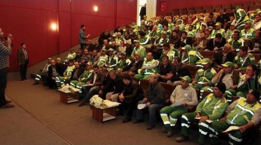 Temizlik G&ouml;revlilerine &ldquo;iş Sağlığı Ve G&uuml;venliği&rdquo; Eğitimi