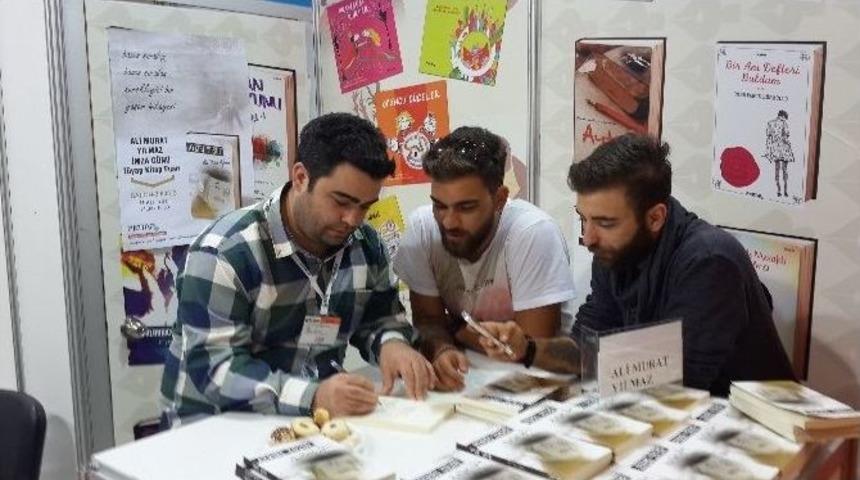 Dedesinin Yaşam &Ouml;yk&uuml;s&uuml;n&uuml; Kaleme Aldı