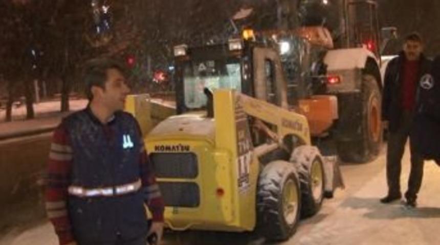 Erzurum&rsquo;da Kar Nedeniyle Kapanan 15 K&ouml;y Yolu Ulaşıma A&ccedil;ıldı