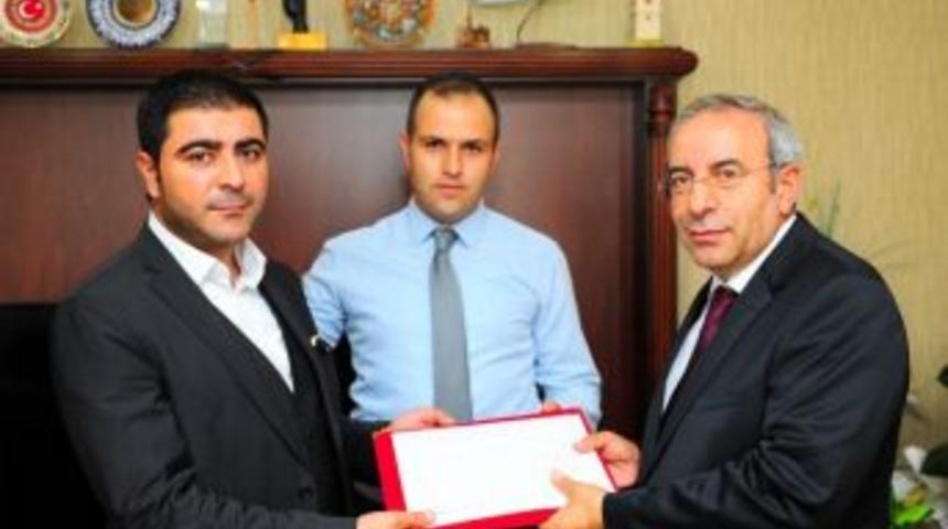 Yy&uuml; Burs Kampanyasına İş Adamı Bayram&rsquo;dan Destek