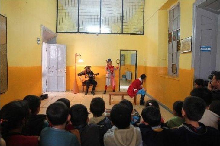 Konak’ta Okullar Sahne Oldu, Çocuklar Tiyatroya Doydu G1