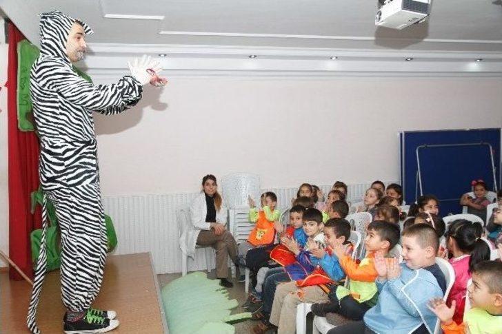 Konak’ta Okullar Sahne Oldu, Çocuklar Tiyatroya Doydu G3