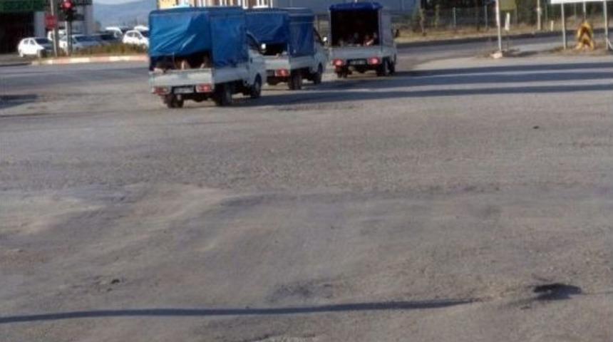 (&ouml;zel Haber) Kamyonetler Trafik Kurallarını Hi&ccedil;e Saydı