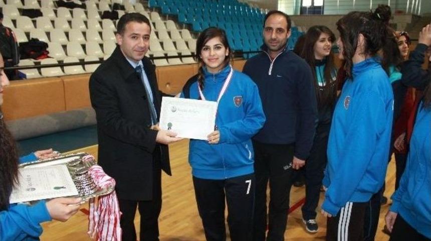 Gen&ccedil;ler Voleybol M&uuml;sabakaları Tamamlandı