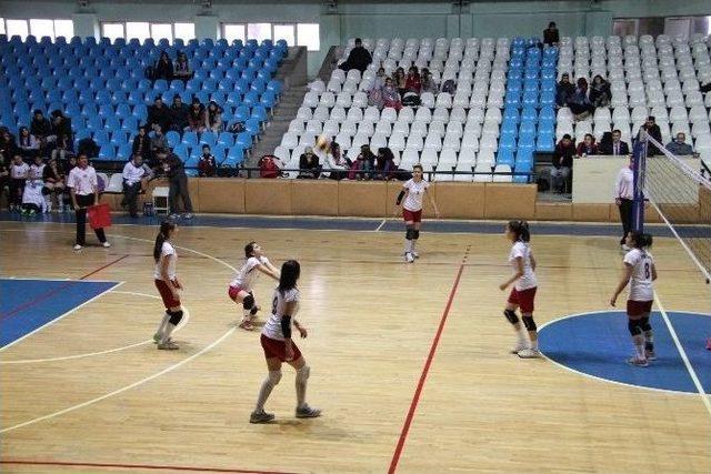 Gen&ccedil;ler Voleybol M&uuml;sabakaları Tamamlandı 2