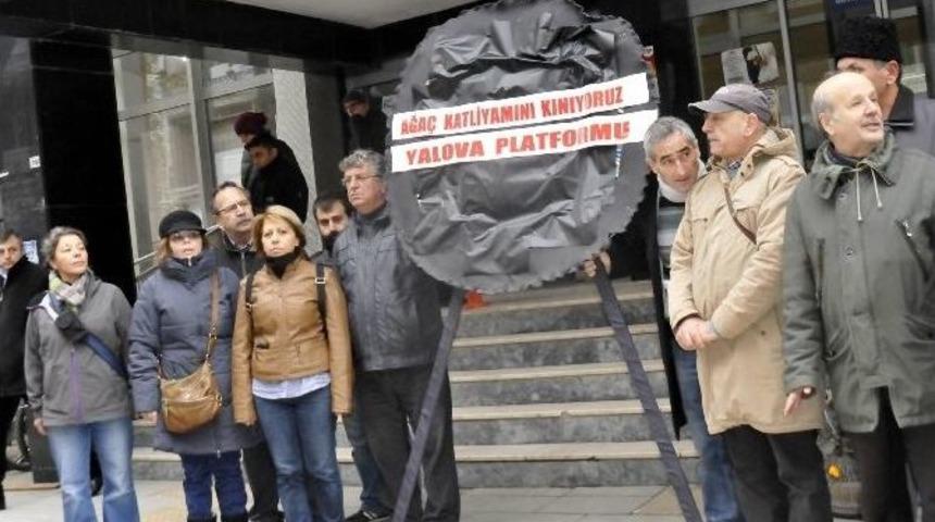 &Ccedil;evrecilerden Yalova Belediyesi&rsquo;ne Siyah &Ccedil;elenk