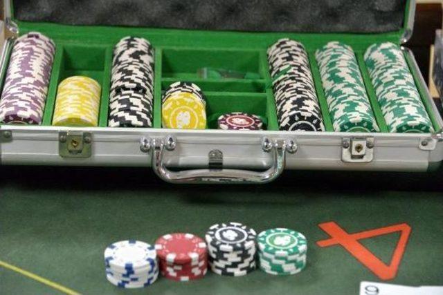 Adana da Satran&ccedil; Ve Iskambil Derneğine Kumar Baskını 1