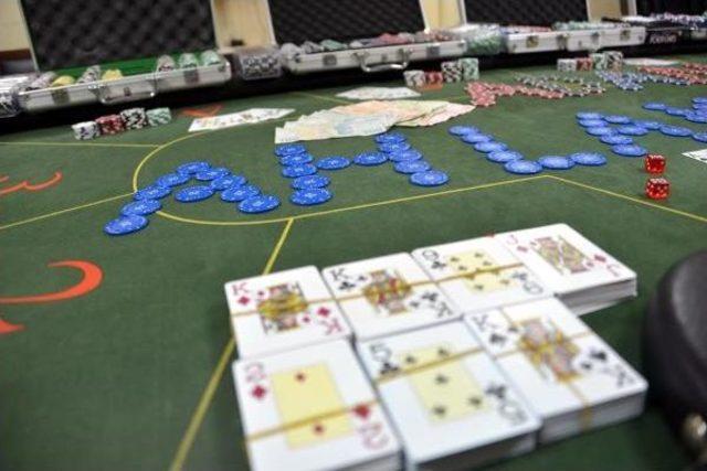 Adana da Satran&ccedil; Ve Iskambil Derneğine Kumar Baskını 3