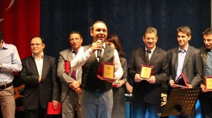 Bu Kez &Ouml;ğretmenler &Ouml;ğrencilerine Jest Yaptı!