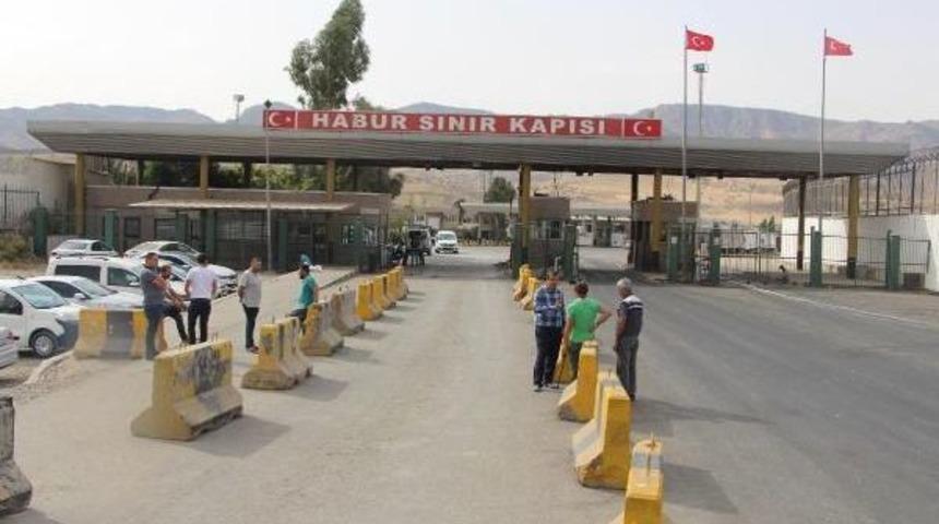 Habur Sınır Kapısı'nda Giriş &Ccedil;ıkışlar S&uuml;r&uuml;yor