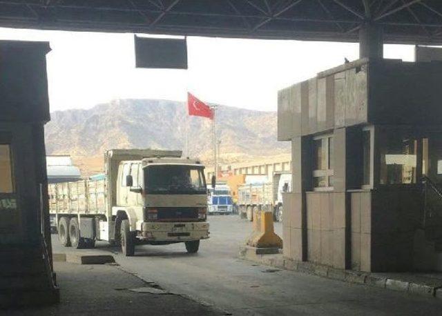 Habur Sınır Kapısı nda Giriş &Ccedil;ıkışlar S&uuml;r&uuml;yor 2