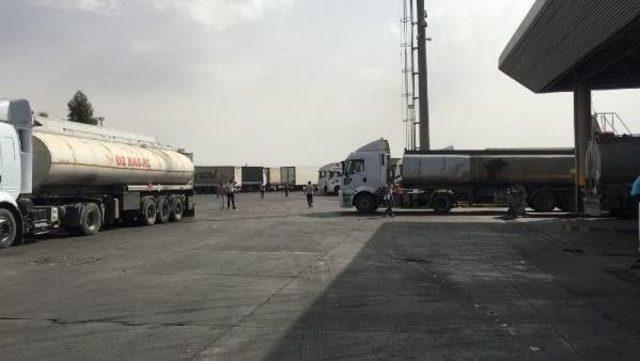 Habur Sınır Kapısı nda Giriş &Ccedil;ıkışlar S&uuml;r&uuml;yor 3