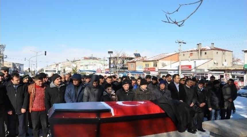 Bel&ccedil;ika&rsquo;da Polis Kurşunuyla &Ouml;ld&uuml;r&uuml;len Cemil Kaya Toprağa Verildi