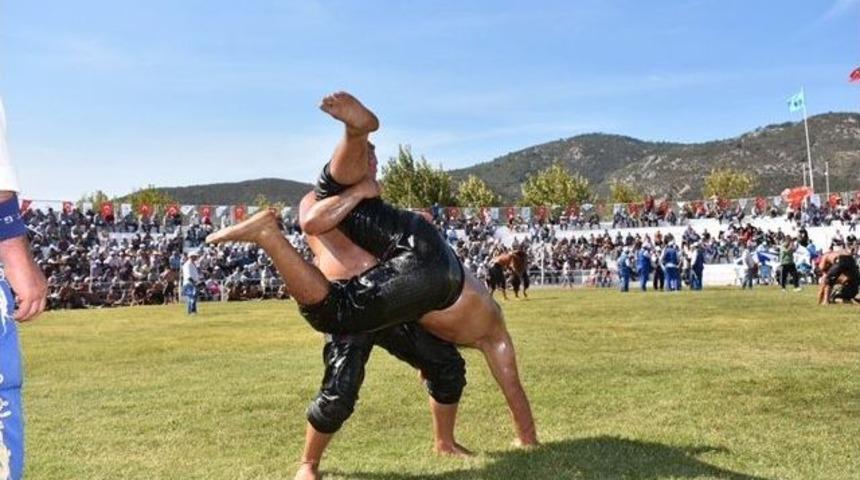 13. Edremit Yağlı Pehlivan G&uuml;reşleri Yapıldı