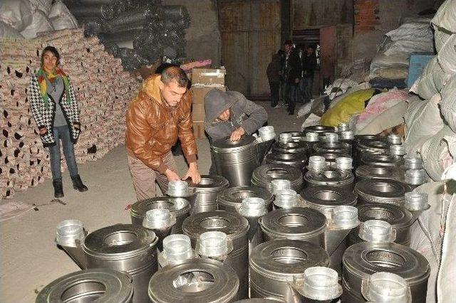 Dedaş Şırnak İl Müdürlüğü Ezidi Kampına 150 Soba Yardımında Bulundu