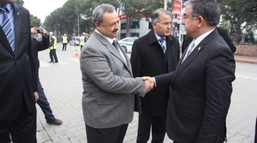 Bakan Yılmaz Burhaniye Belediyesi&rsquo;nde