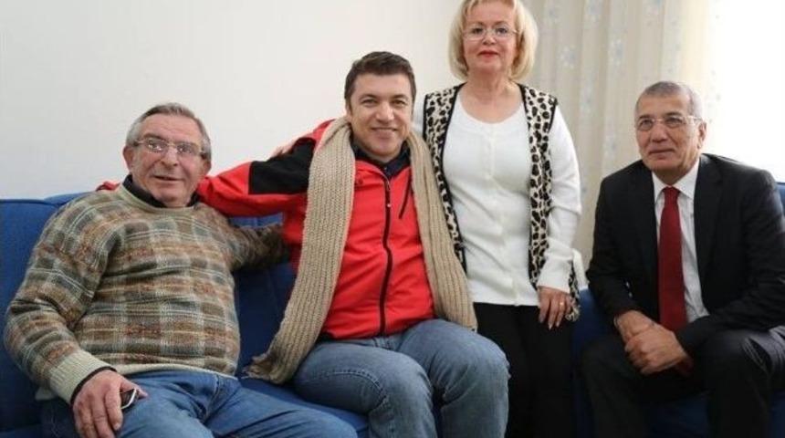 K&uuml;&ccedil;&uuml;kkaya, Başkan Tarhan İle Vatandaşları Evlerinde Ziyaret Etti