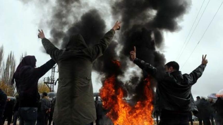 LİCE'NİN FİS K&Ouml;Y&Uuml;'NDE PKK'NIN KURULUŞUNU KUTLADILAR