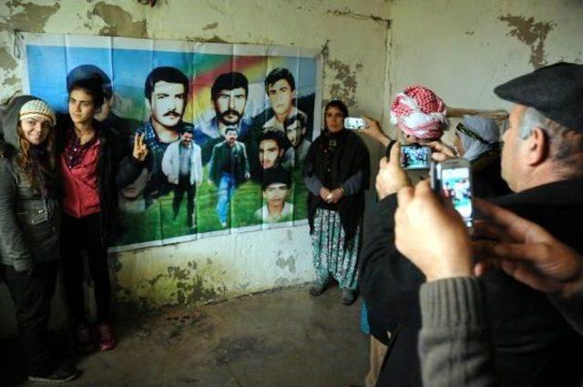LİCE'NİN FİS KÖYÜ'NDE PKK'NIN KURULUŞUNU KUTLADILAR