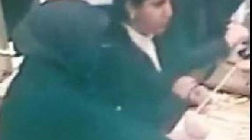 KOLYE HIRSIZLIĞI G&Uuml;VENLİK KAMERASINDA