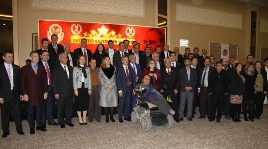 Dereceye Giren Gazeteciler &Ouml;d&uuml;llerini Aldı