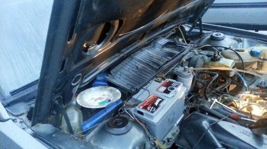 Arabasına Zarar Veren Fareleri Fare Zehiriyle &Ouml;ld&uuml;r&uuml;yor