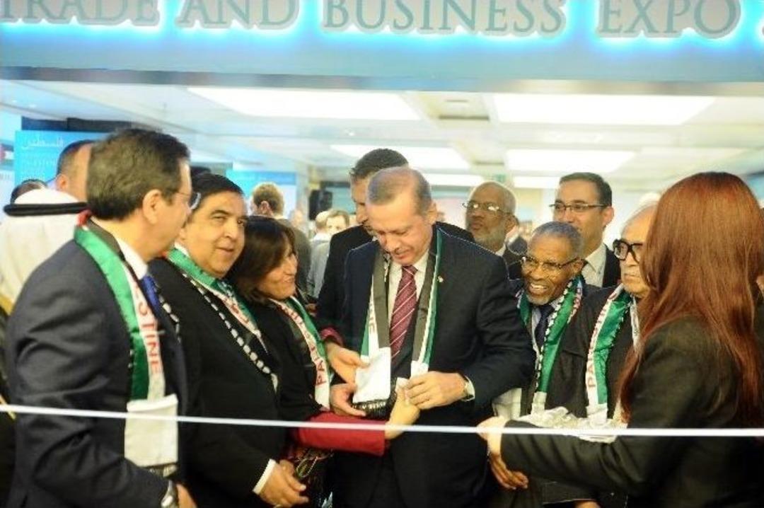 Erdoğan Filistin Atkısı Takıp, Sergi A&ccedil;ılışı Yaptı