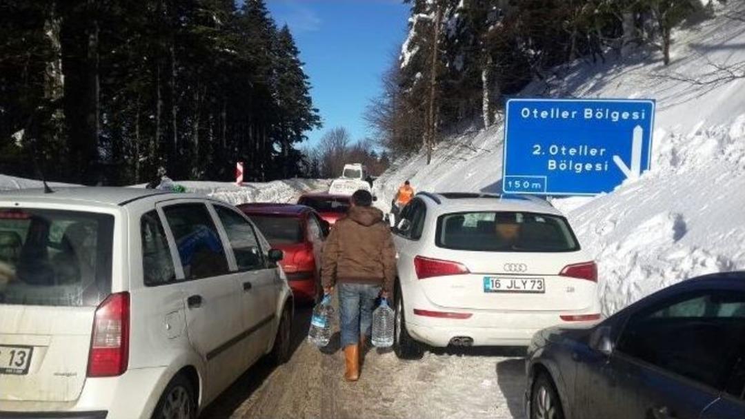 Uludağ&rsquo;a &Ccedil;ıkamayan G&uuml;nibirlik&ccedil;iler Horon Tepti
