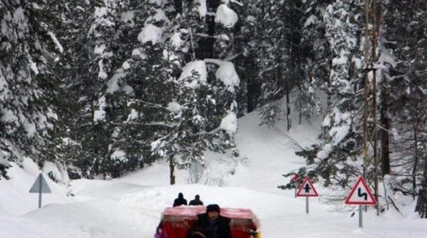 Abant'ta Şambrelle Kayarak Eğlendiler