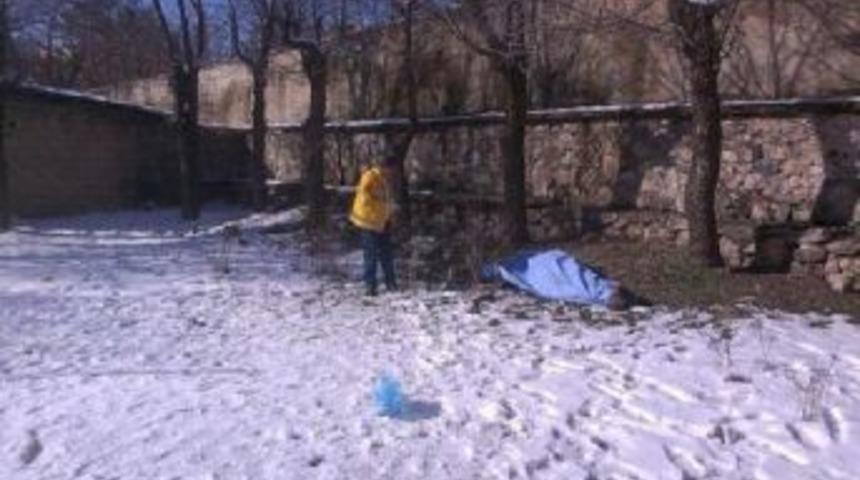 İşsiz Olan 4 &Ccedil;ocuk Babası, Pompalı T&uuml;fek Ile Intihar Etti