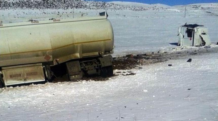İkiye Ayrılan Ara&ccedil;tan Yaralı Kurtuldu