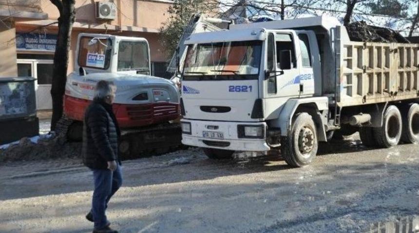 Orhangazi Belediyesi Şehir İ&ccedil;i Yollarda &Ccedil;alışma Başlattı