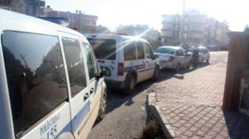 Ş&uuml;pheli Otomobil Polisi Alarma Ge&ccedil;irdi