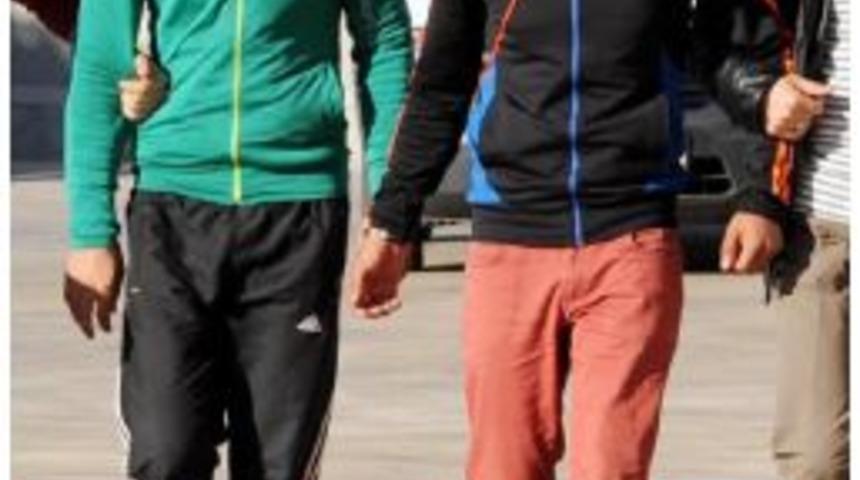 ECZANE SOYGUNCULARI, D&Uuml;Ş&Uuml;R&Uuml;LEN PLAKADAN YAKALANDI