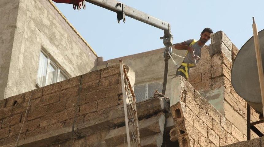 Haliliye&rsquo;de Tehlikeli Yapı Yıkıldı