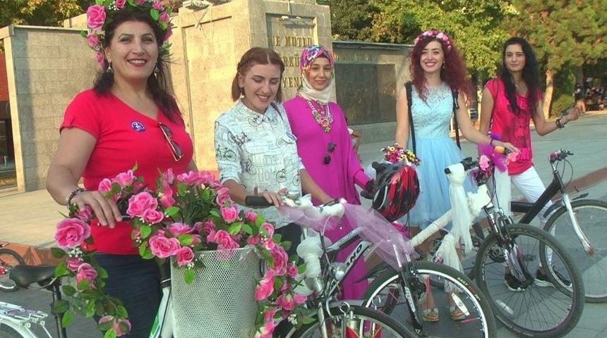 S&uuml;sl&uuml; Kadınlar Bisiklet Turu D&uuml;zenledi