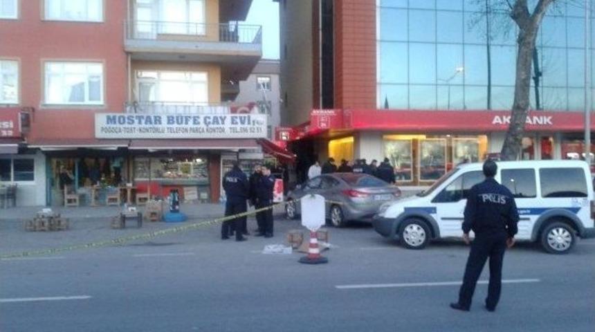 Pendik&rsquo;te Silahlı &Ccedil;atışma: 1 &Ouml;l&uuml;, 3 Yaralı