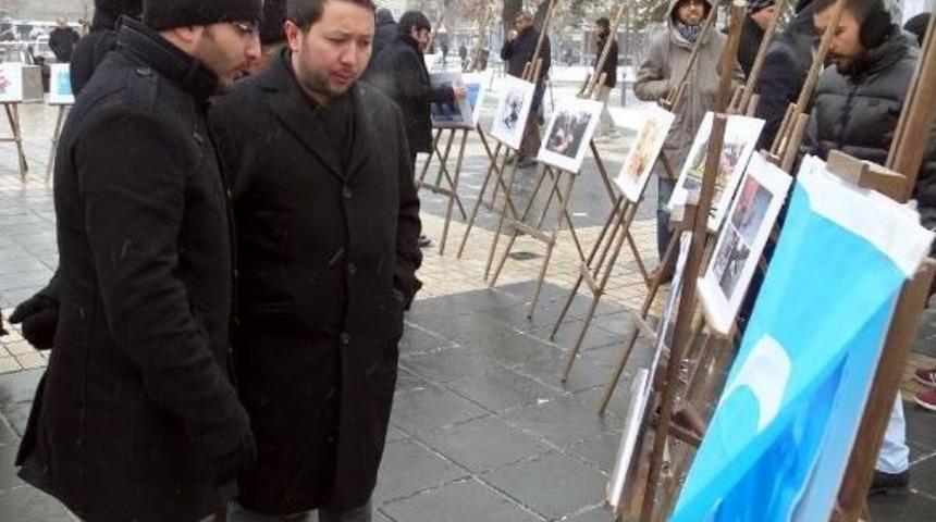 Uygur Dramı, Fotoğraf Sergisiyle Anlatıldı