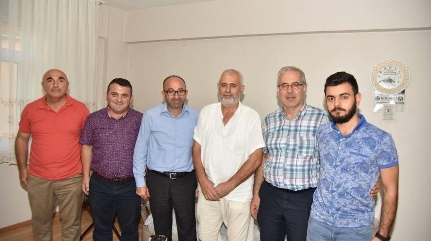 Başkan &Uuml;z&uuml;lmez, Hac&rsquo;dan D&ouml;nen Vatandaşları Ziyaret Ettti