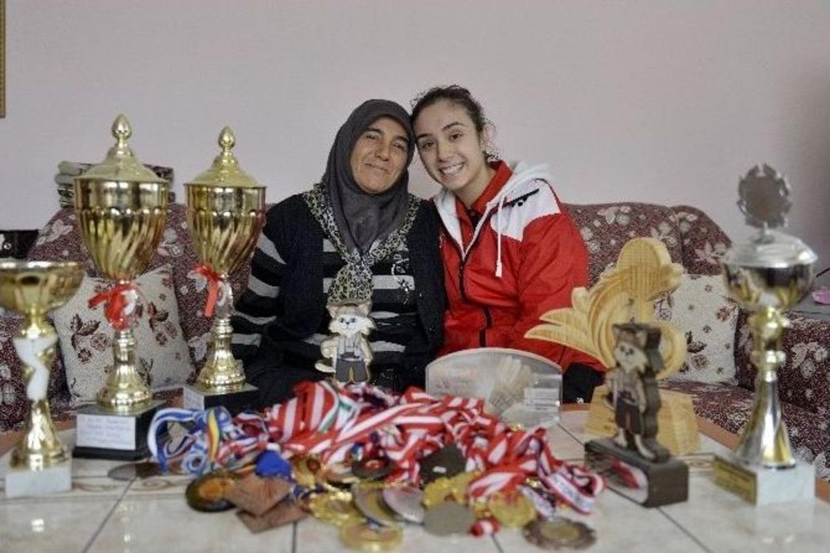 Elmadağlı Gen&ccedil;lerin Badminton Tutkusu