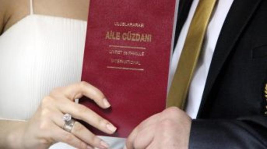 İzmit Belediyesi&rsquo;nde Yoğun Nikah Mesaisi