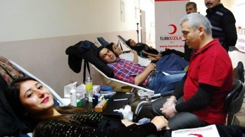 Km&uuml;&rsquo;den Kan Bağışına Destek