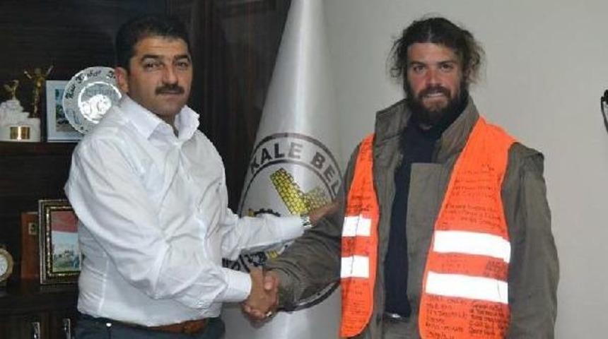 D&uuml;nya barışı ve hz. isa'ya dua i&ccedil;in kud&uuml;s'e y&uuml;r&uuml;yor