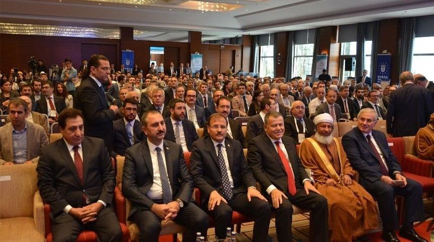 Hakan &Ccedil;avuşoğlu, Bursa&rsquo;da Mecelle Konferansı&rsquo;na Katıldı