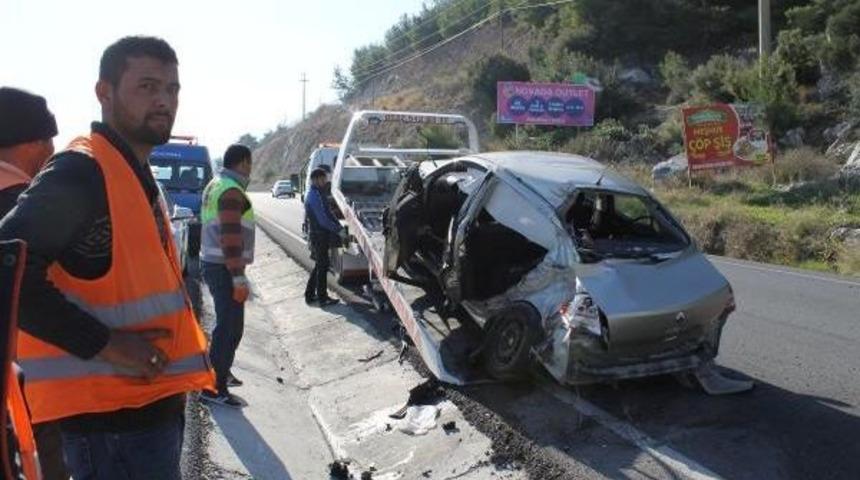 Otomobil tır'la &ccedil;arpıştı: 4 yaralı