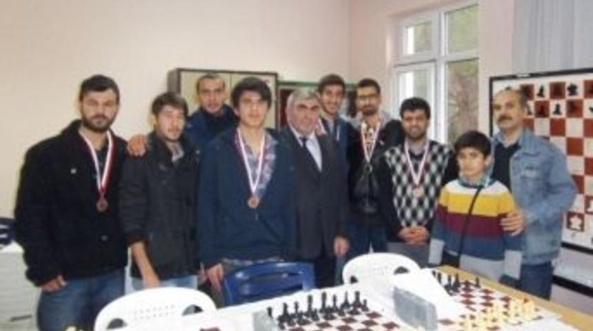 Ga&uuml;n&rsquo;de &ldquo;&ouml;ğretmenler G&uuml;n&uuml; &Ouml;d&uuml;ll&uuml; Satran&ccedil; Turnuvası&rdquo; D&uuml;zenlendi