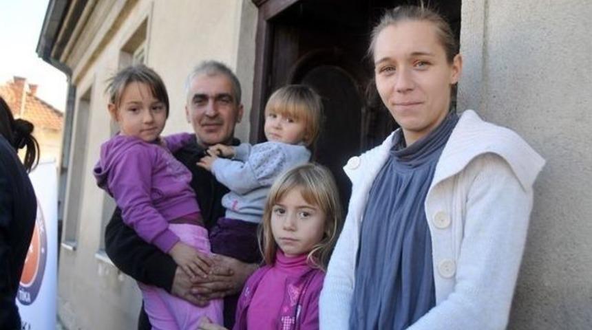 Tika, Sırbistan&rsquo;da Selden Zarar G&ouml;ren 30 Ailenin Y&uuml;z&uuml;n&uuml; G&uuml;ld&uuml;rd&uuml;