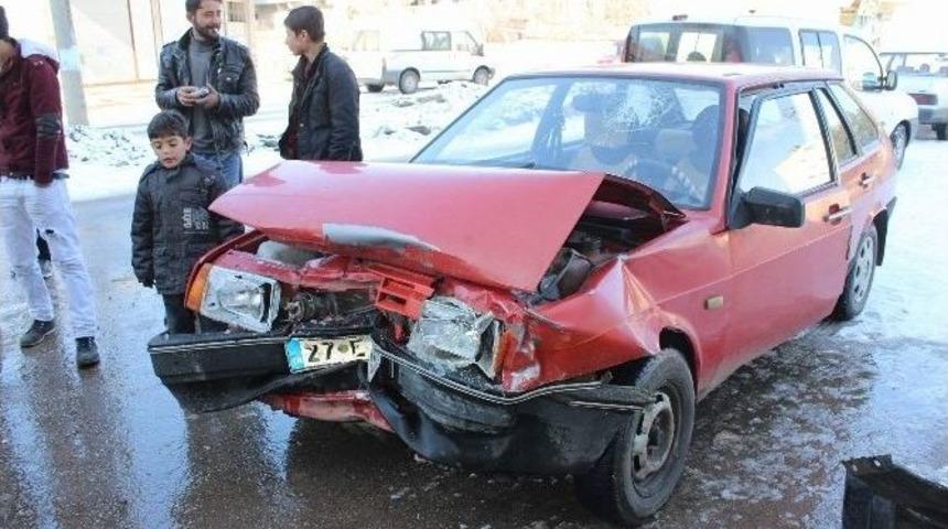 Yavuzeli&rsquo;nde Kaza: 2 Yaralı