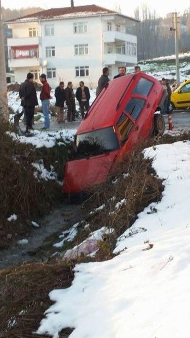 Önce Otomobille Çarpıştı Sonra Su Kanalına Devrildi