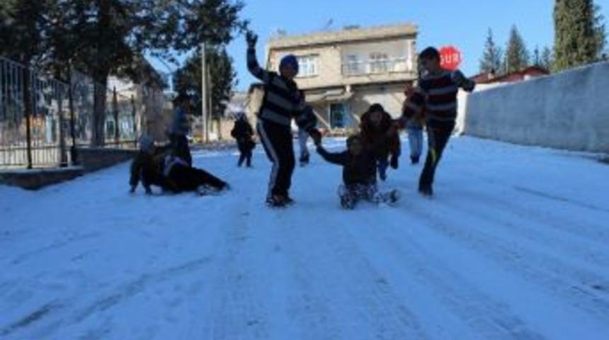 Kar, En &Ccedil;ok &Ccedil;ocukları Sevindirdi